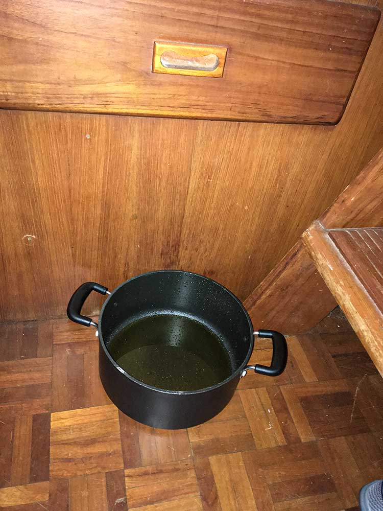 When heavy rain came, the authors resorted to pots to collect the leaking rainwater.